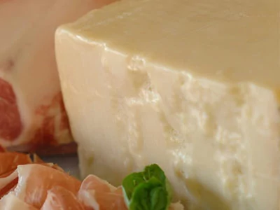 frankies-deli-fresh-cheese